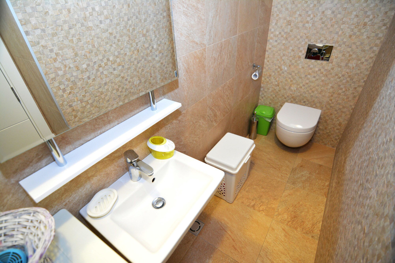 Bathroom 3, Apartment Vaki