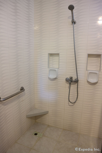 Bathroom 4, Antulang Beach Resort, Zamboanguita
