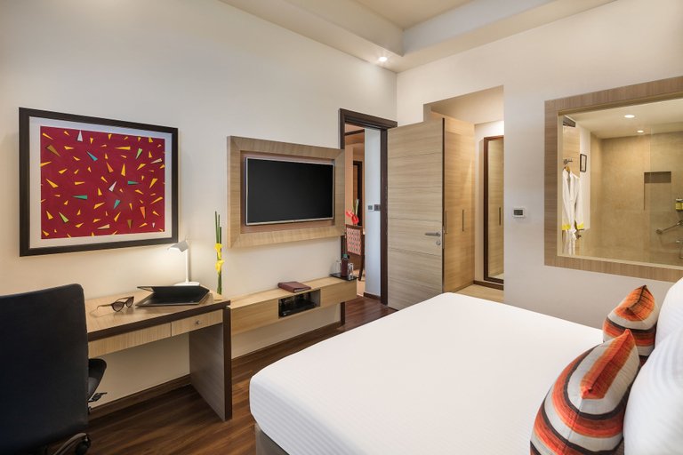 Bedroom 4, Sandal Suites Op. by Lemon Tree Hotels, Gautam Buddha Nagar