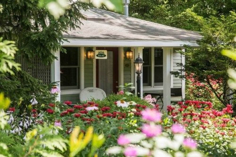 Hidden Garden Cottages & Suites, Allegan