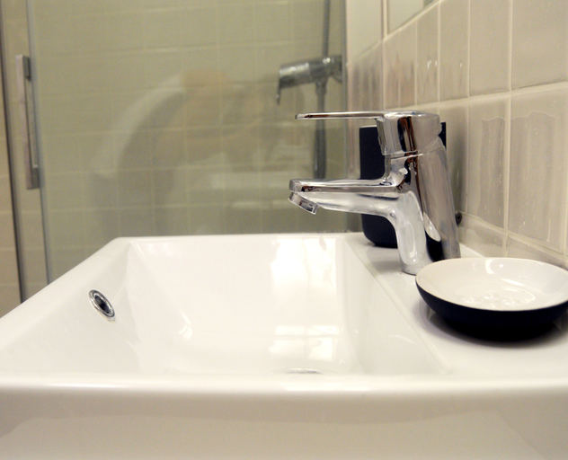 Bathroom 4, Four Apartment, Porto