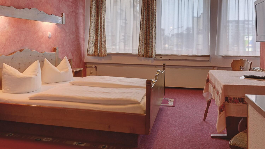 Bedroom 2, Hotel Luitpold, Landshut
