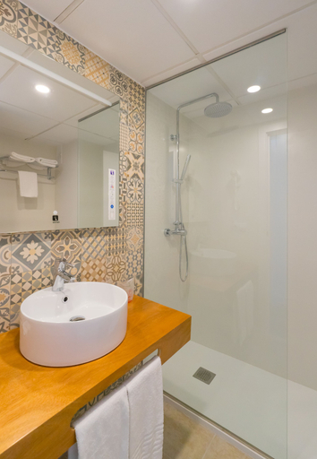 Bathroom 3, Hotel BelleVue Vistanova, Baleares