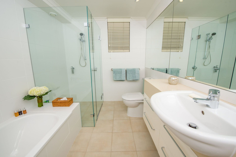 Bathroom 3, A Yachtsmans Rest Unit 4, 37 Victoria Parade, Port Stephens