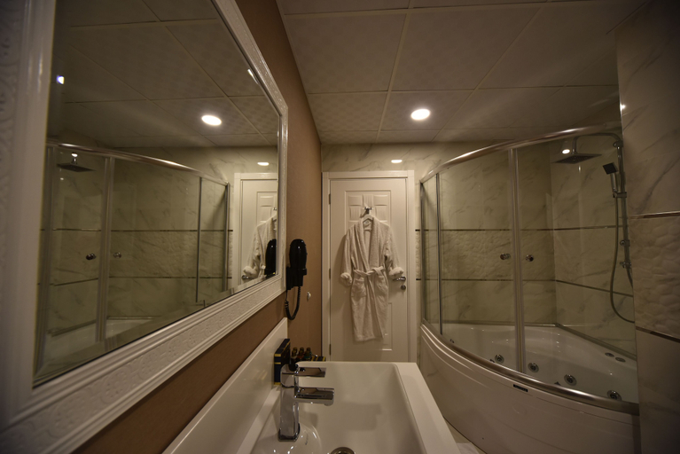 Bathroom 5, North Point Hotel, Merkez
