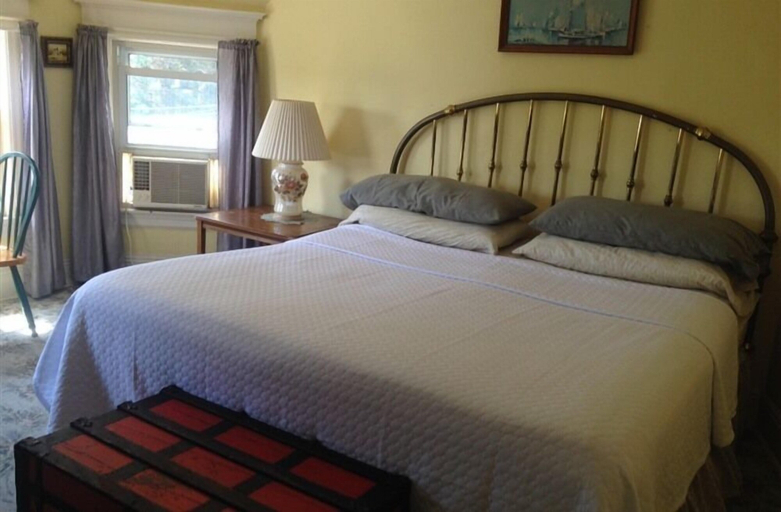Bedroom 2, The Harbor House Bed & Breakfast, New York