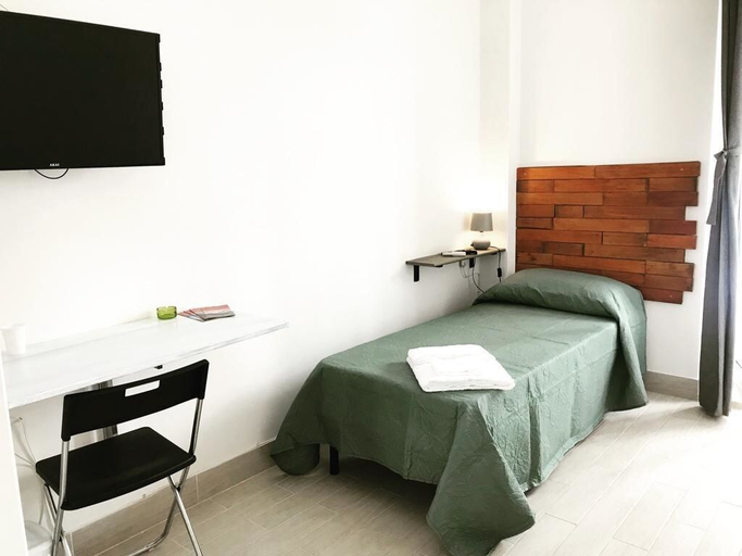 Bedroom 2, Dea Flora B&B, Rome
