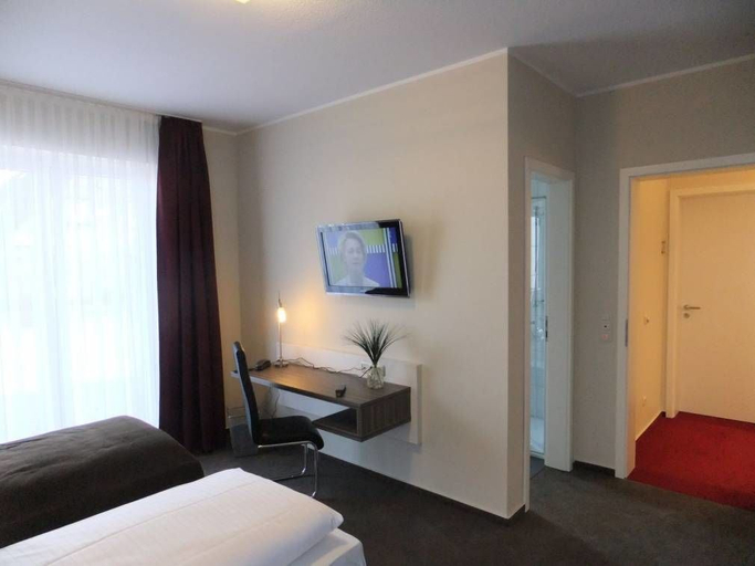 Bedroom 4, Köhncke's Landgasthof und Hotel, Ammerland