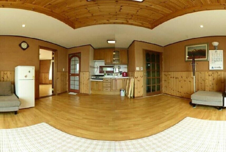 Others 4, Jisakke Poongyeong Pension, Seogwipo