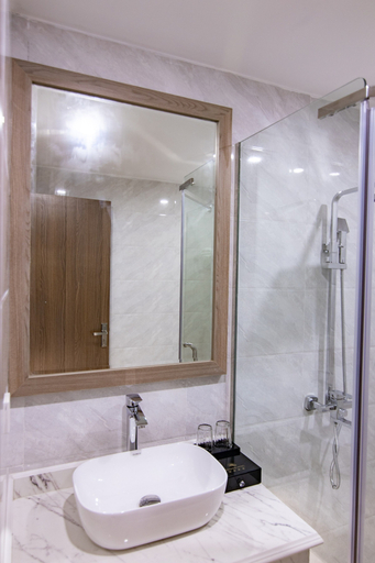 Bathroom 4, Sunshine Hotel, Móng Cái