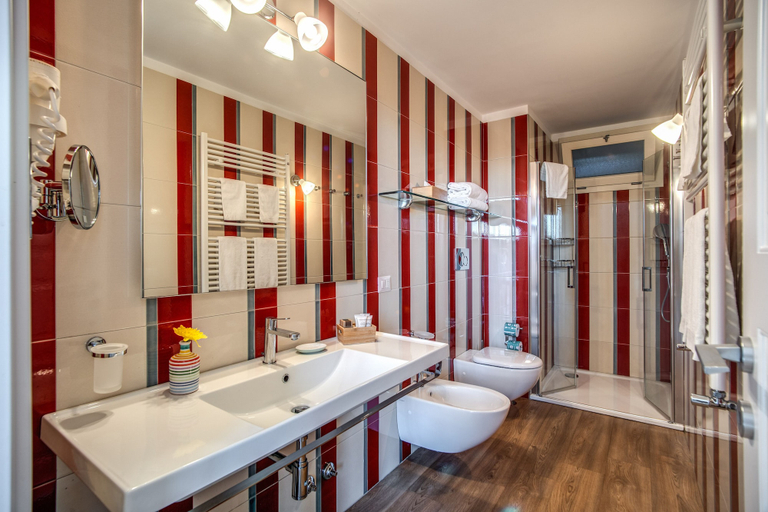 Bathroom 5, Relais Palazzo del Barone, Napoli