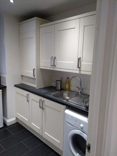 Others 5, Clifton Apartment, Luton
