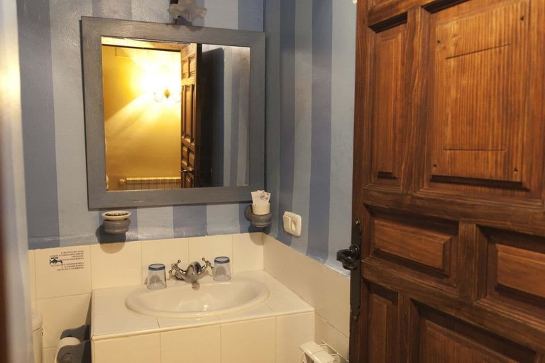 Bathroom 3, Casa Rural con encanto Los Postigos, Cáceres