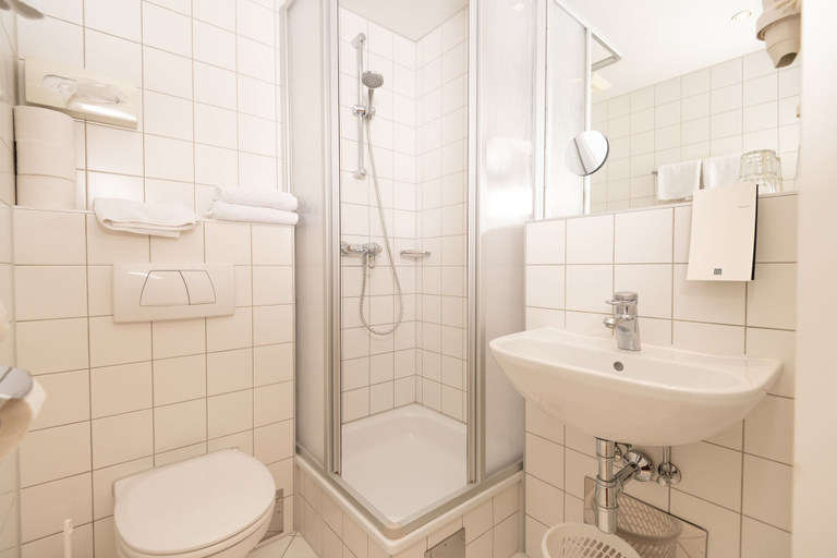 Bathroom 4, Hotel Liebetegger, Klagenfurt