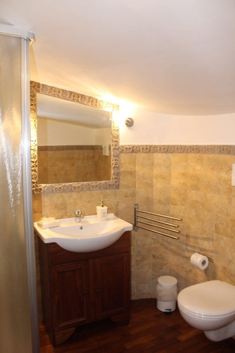 Bathroom 5, Il Borgo Antico, Latina