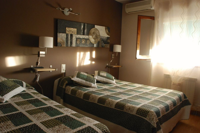 Bedroom 2, Hostal Delgado, Huesca
