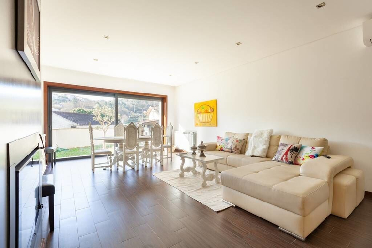 Others 5, Private Modern Home, Fully Equipped, Near Historic Braga Centre, Braga