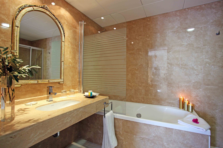 Bathroom 5, La Fonda Hotel, Málaga