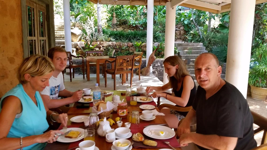Food & Drinks 5, Landa Holiday House, Imbulpe