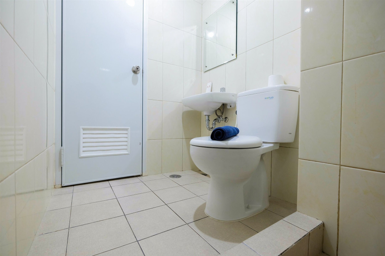 Bathroom 4, 2BR + Sofa Bed The Springlake Summarecon Bekasi Apartment, Bekasi
