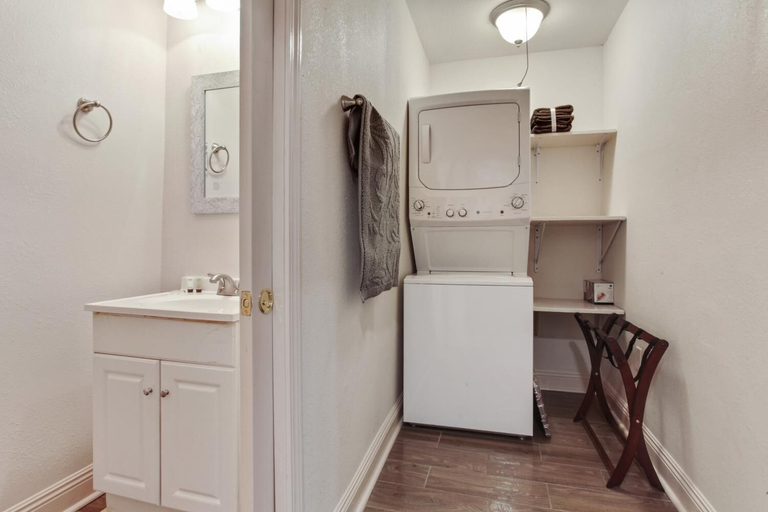 Bathroom 3, Studio - 806, Orleans