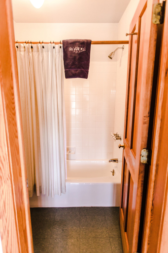 Bathroom 4, Roanoke Island Inn, Dare