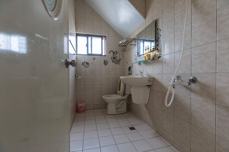 Bathroom 5, Jia Xiang Lin Guan Hai Homestay 1, Penghu