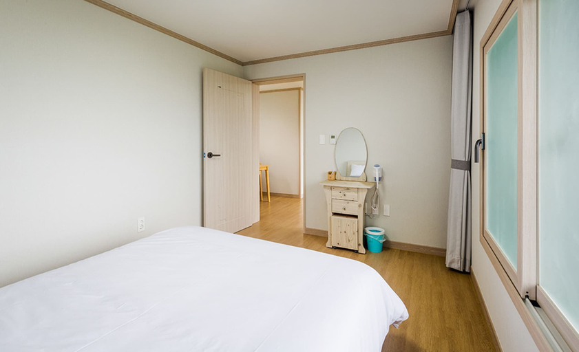 Bedroom 2, Donnaeko Pension, Seogwipo