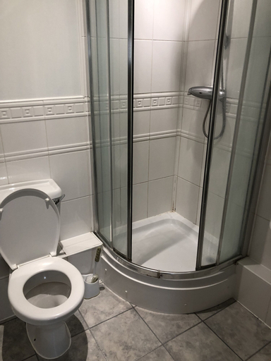 Bathroom 3, The Rhinos 1, Kent