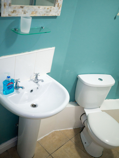 Bathroom 4, The Maple Hotel, Sefton