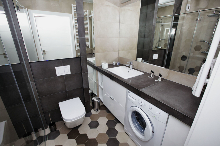 Bathroom 4, City of the Kings Green Silence Apartment, Kraków City