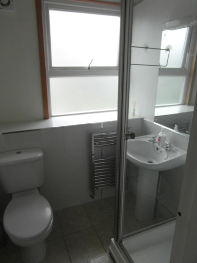 Bathroom 3, Jasmine Central Guest House, Aberdeen
