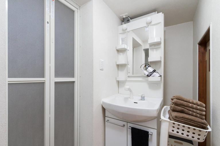 Bathroom 5, Mansion Tsukushi, Osaka