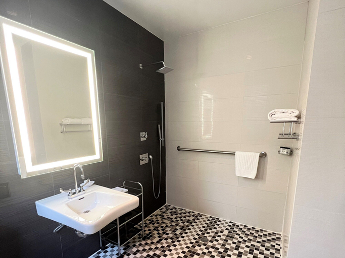 Bathroom 4, Ameritania Hotel at Times Square, New York