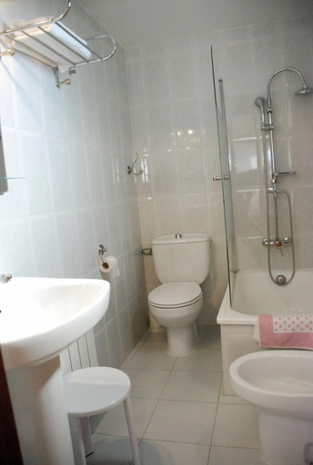 Bathroom 5, Hostal Delgado, Huesca