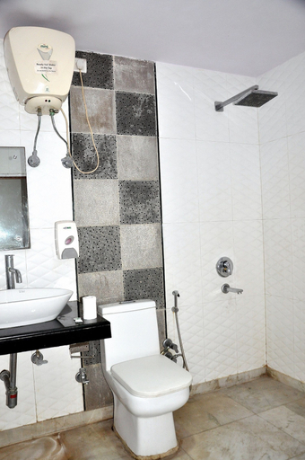 Bathroom, Anoop Hotel, Delhi
