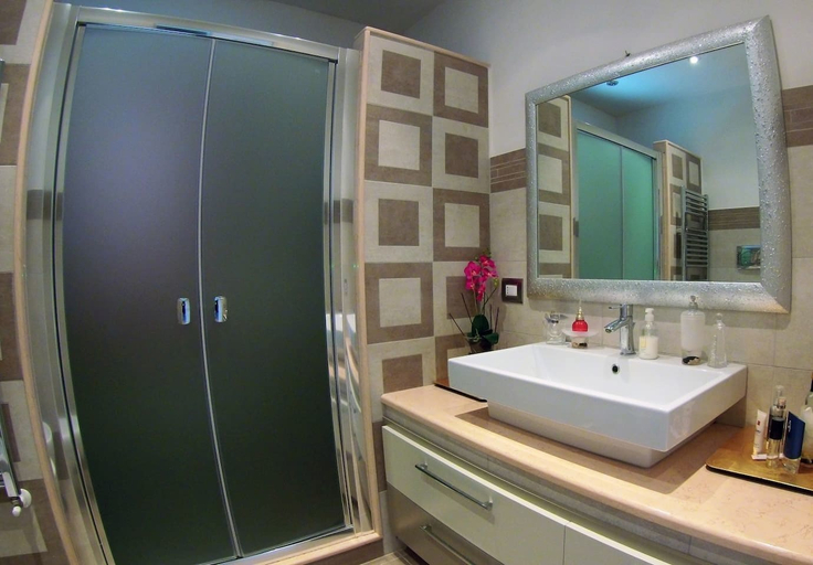 Bathroom 3, Villa Irene, Syracuse
