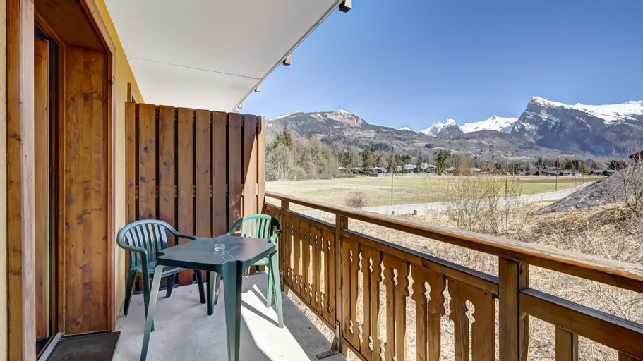 Exterior & Views 14