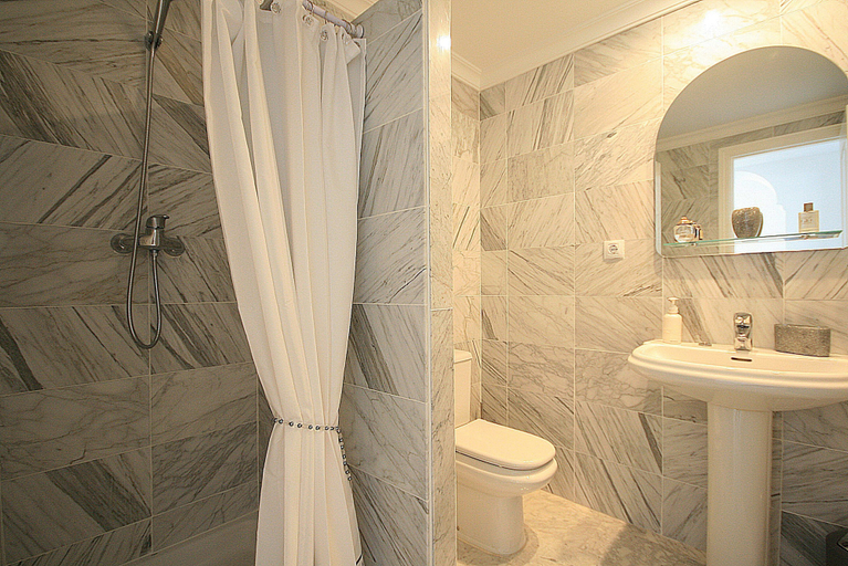 Bathroom 4, Las Golondrinas Penthouse, Málaga
