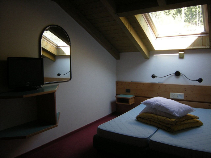 Bedroom 2, Albergo Pozzole, Trento