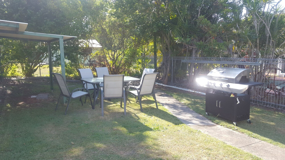 Food & Drinks, Sailor's Rest Holiday House, Lota