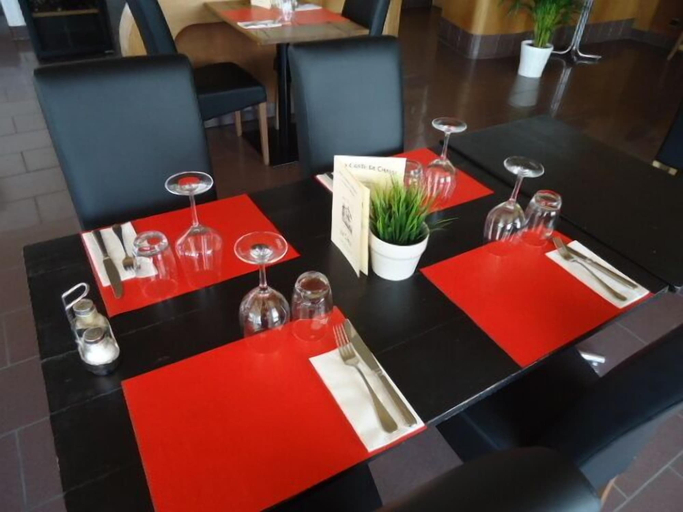 Others 5, Hotel du Stand, Martigny