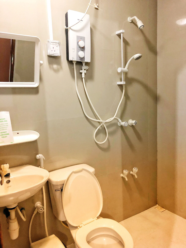 Bathroom 4, Brize Inn, Malé
