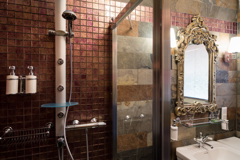 Bathroom 4, Golden Treasure Deluxe, Münster