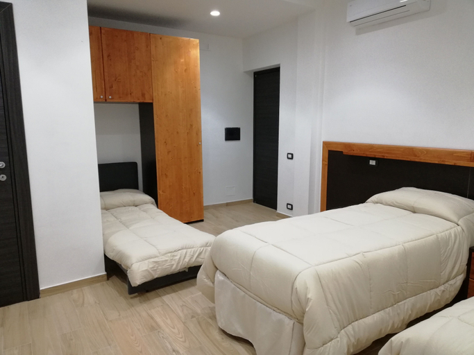 Bedroom 2, Bed and Breakfast Controtempo, Reggio Di Calabria