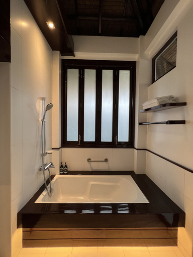 Bathroom 5, Isla Cabana Resort, General Luna