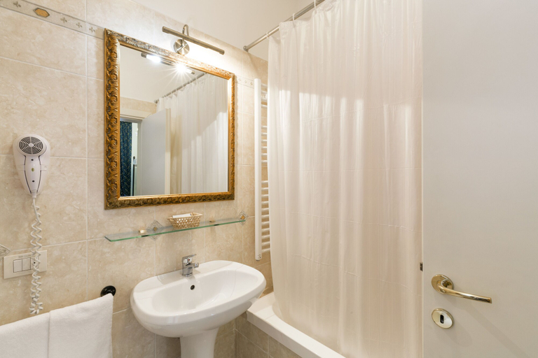 Bathroom 5, Villa Casanova, Venezia