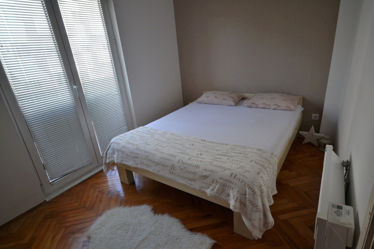 Bedroom 3, Mia & Lena Apartment