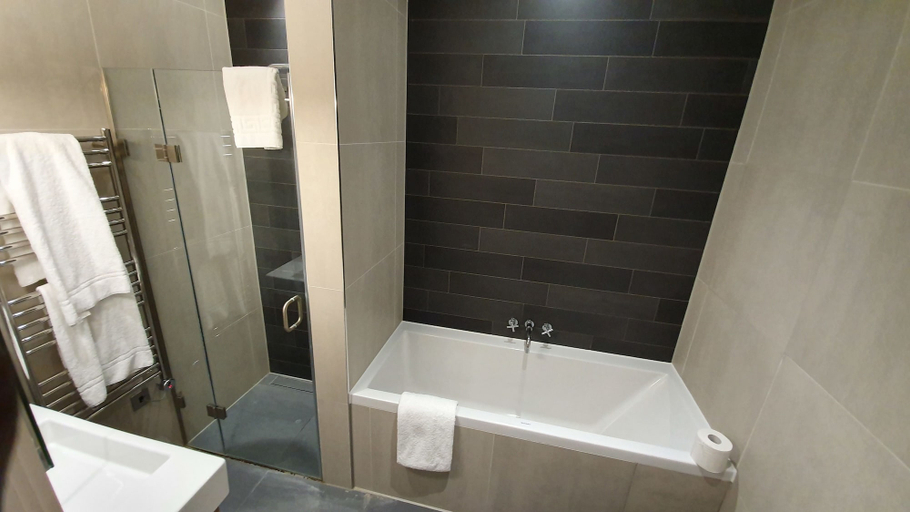 Bathroom, Luxury London. O2 Greenwich sleeps 8-10, London