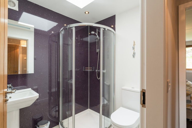 Bathroom 3, Lord Galloway 34, Newton Stewart, Dumfries and Galloway